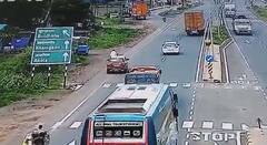 रस्त्याच्या कडेने पायी चालणाऱ्या पोलीस पाटलाला भरधाव कारने चिरडलं; कारचालक फरार, घातपात की अपघात?