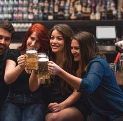 Alcohol: ਸ਼ਰਾਬ ਪੀਣ ਵੇਲੇ ਕਿਹੜੀਆਂ ਚੀਜ਼ਾਂ ਦਾ ਸੇਵਨ ਕਰਨਾ ਰਹਿੰਦਾ ਸਹੀ? ਸਰੀਰ ਨੂੰ ਨੁਕਸਾਨ ਤੋਂ ਬਚਾਉਂਦੀਆਂ