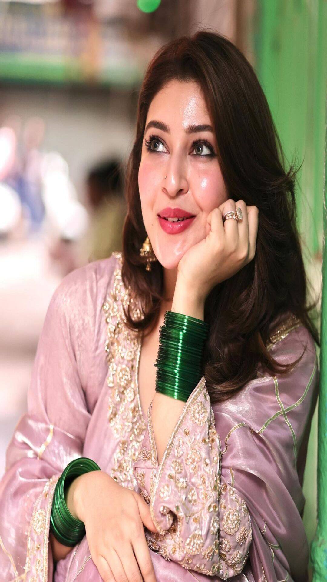 Sonarika Bhadoria Spreads Old World Charm In Ethnic Wear