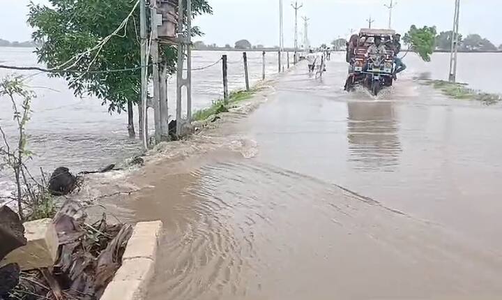 કેશોદ પંથકના બાલાગામ સહિતના ગામડાઓમાં વરસાદી પાણી ભરાયા છે. આ પંથકના અનેક ગામડાઓ બેટમાં ફેરવાયા છે.