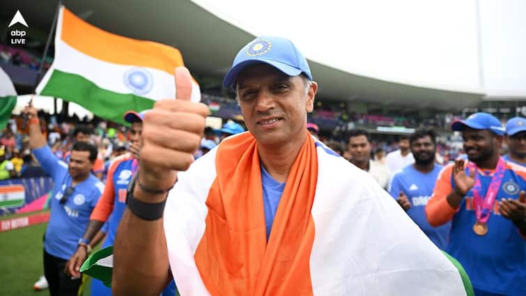 watch Rahul Dravid emotional dressing room speech in barbados a farewell to the Indian head coach Watch Rahul Dravid Farewell: অবিস্মরণীয় 'ফেয়ার-ওয়াল', বিশ্বজয়ের পর বিদায়ী ভাষণে আবেগঘন রাহুল দ্রাবিড়