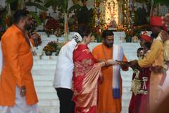 अनंत-राधिका की शादी से पहले अंबानी परिवार ने किया सामूहिक विवाह का आयोजन, शादी के बंधन में बंधे कई जोड़े