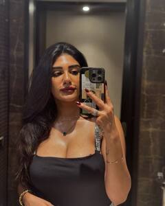 Supritha Naidu : డీప్ నెక్ డ్రెస్​లో సెల్ఫీ దిగిన సుప్రీత.. ఈ బేబి చాలా హాట్ గురూ