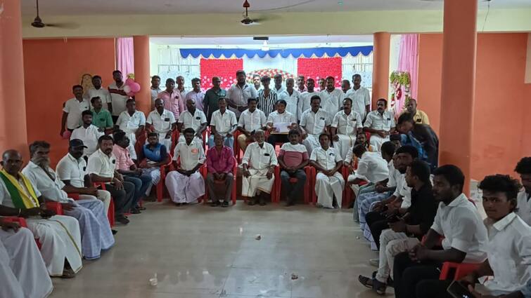 Opposition to handover of 140-year-old Sri Kumaragurupara Swamy Boys' High School to Dharumapuram Aadeena 140 ஆண்டுகள் பழமையான ஆண்கள் மேல்நிலைப்பள்ளியை தருமபுரம் ஆதீனத்திடம் ஒப்படைக்க எதிர்ப்பு