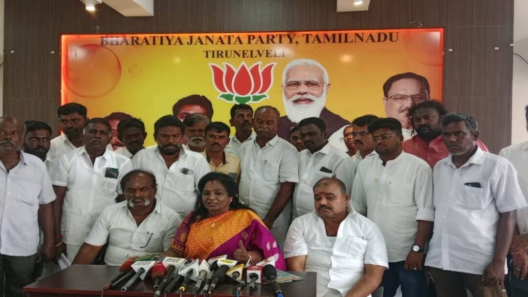 எதற்கெடுத்தாலும் இளவரசரை அனுப்பி விடுகிறார் முதல்வர். இது ஒன்றும் குடும்ப விழா அல்ல, நாட்டின் பிரச்சினை - தமிழிசை Tamizhisai says Chief Minister sends Prince Udhayanidhi for anything. Its not a family function its a country problem - TNN எதற்கெடுத்தாலும் இளவரசரை அனுப்பி விடுகிறார் முதல்வர். இது ஒன்றும் குடும்ப விழா அல்ல, நாட்டின் பிரச்சினை - தமிழிசை