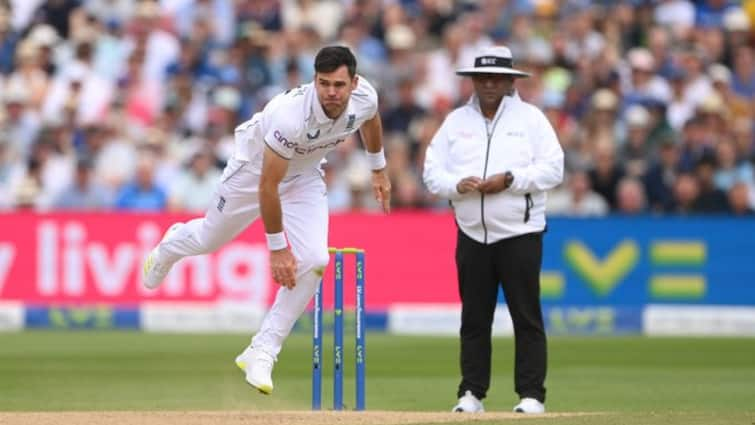 James Anderson Superb Bowling In County Match Video Goes Viral Here Know Latest Sports News Watch: 10 ओवर में महज 19 रन और 6 विकेट... 42 साल की उम्र में भी जिम्मी एंडरसन का जवाब नहीं!