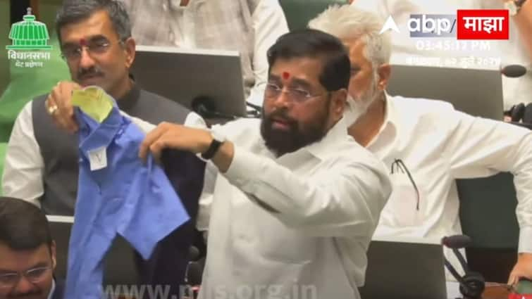 Eknath Shinde Look at the quality Eknath Shinde showed new and old school uniform in the assembly Maharashtra Politics Marathi News Eknath Shinde : क्वालीटी बघा, एकनाथ शिंदेंनी विधानसभेत नवा अन् जुना शालेय गणवेश दाखवला