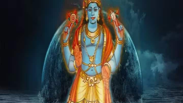 প্রতি মাসে দুবার একাদশীর উপবাস পালন করা হয়। একটি কৃষ্ণপক্ষে । অন্যটি শুক্লপক্ষে। মানুষের বিশ্বাস, একাদশী তিথিতে ভগবান বিষ্ণু এবং মা লক্ষ্মীর বিশেষ পুজো করলে সেই ব্যক্তি শুভ ফল লাভ করেন