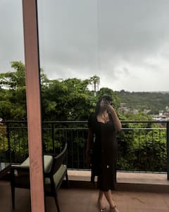 Supritha Naidu : డీప్ నెక్ డ్రెస్​లో సెల్ఫీ దిగిన సుప్రీత.. ఈ బేబి చాలా హాట్ గురూ