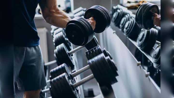 Workout Mistakes: वर्कआउट करने के बाद और वर्कआउट करने से पहले कुछ लोग अक्सर गलतियां कर बैठते हैं जिसका खामियाजा बाद में भुगतना पड़ता है.