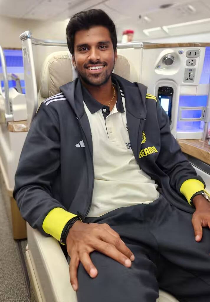 युवा खिलाड़ियों की सूची में रियान पराग, अभिषेक शर्मा और तुषार देशपांडे और पांडे शामिल हैं।