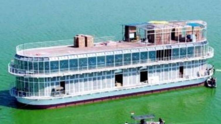 Cm Yogi Adityanath inaugurate Ramgarhtal floating restaurant Tourists will soon enjoy ann UP News: पर्यटकों को रामगढ़ताल में फ्लोटिंग रेस्टोरेंट का जल्‍द मिलेगा आनंद, सीएम योगी करेंगे शुभारंभ