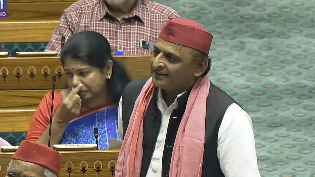 akhilesh yadav in parliament attacks bjp Narendra modi rahul gandhi अखिलेश यादव ने संसद में बीजेपी को घेरा, बोले- हारी हुई सरकार विराजमान है