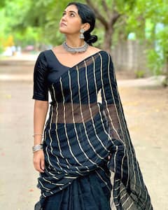 Rinku Rajguru : सारे रंगों से दूर है...! रिंकु राजगुरुच्या ब्लॅक साडीतल्या मोहक अदा