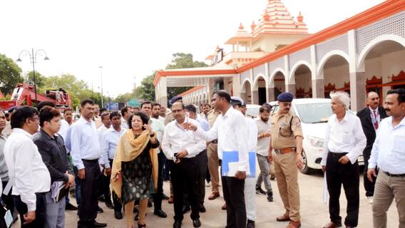 UP News: पूर्वोत्तर रेलवे की महाप्रबंन्धक ने वाराणसी सिटी स्टेशन का किया निरीक्षण, जानिए क्या बोलीं UP News: पूर्वोत्तर रेलवे की महाप्रबंन्धक ने वाराणसी सिटी स्टेशन का किया निरीक्षण, जानिए क्या बोलीं