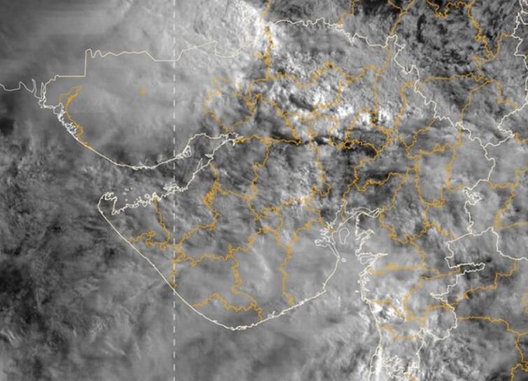 district heavy rain next three hours Gujarat nowcast imd આગામી ત્રણ કલાકમાં આ જિલ્લામાં સાંબેલાધાર વરસાદ પડશે, હવામાન વિભાગે નાઉકાસ્ટ જાહેર કર્યું