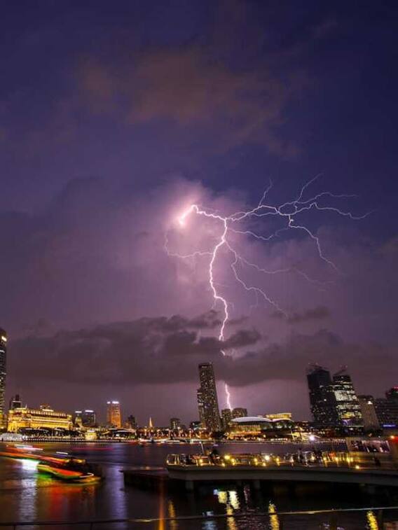 आसमान में कड़कती बिजली में कितनी पावर होती है?