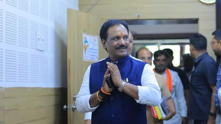 Ambadas Danve suspended for Five days Legislative Council Vidhan Parishad action taken abuse in the House Nilam Gorhe Maharastra Marathi New मोठी बातमी: विरोधी पक्षनेते अंबादास दानवेंना शिवीगाळ भोवली, विधानपरिषदेतून पाच दिवसांसाठी निलंबित, विरोधक आक्रमक