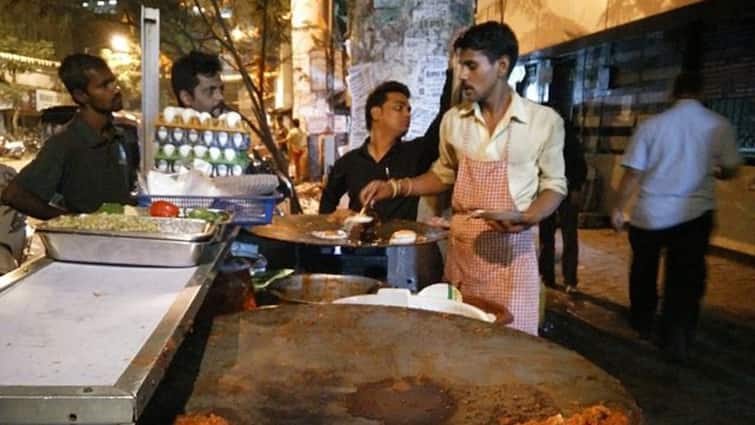 Bombay High Court On Drive Hawkers Vendors No Space To Walk 'Illegal Hawkers Have Taken Over Mumbai Streets, No Space To Walk': HC Pulls Up BMC, Maharashtra Govt