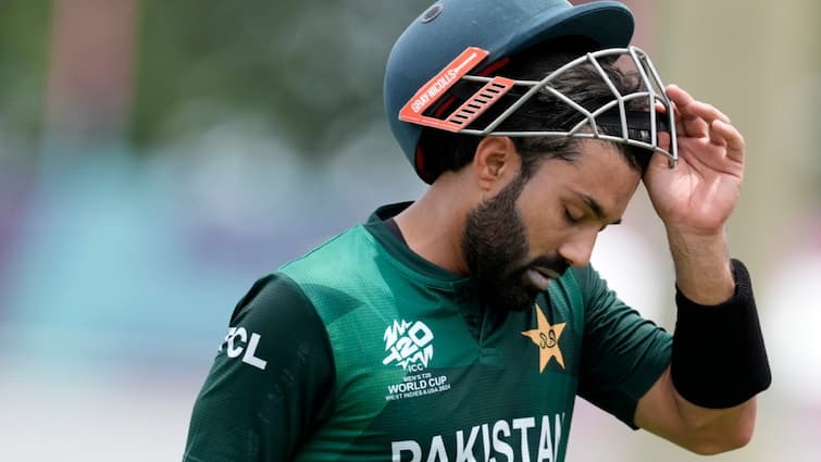Pakistan wicketkeeper Mohammad Rizwan reaction on team criticism we deserve this Pakistan: 'हम इसी काबिल हैं...', पाकिस्तान के मोहम्मद रिज़वान ने अपनी ही टीम पर साधा निशाना, मच गया बवाल