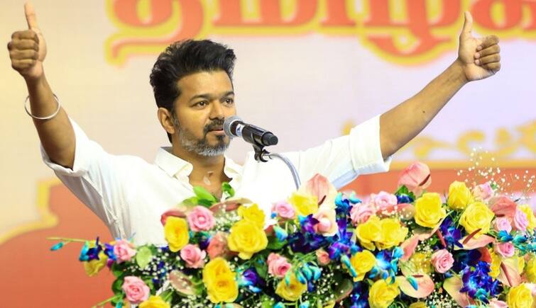 TVK Leader Vijay Speech in students award function Have fun, don't stress; Opportunities pouring in Vijay Speech: ஜாலியா படிங்க, ஸ்ட்ரெஸ் ஆகாதீங்க; கொட்டிக்கிடக்கும் வாய்ப்புகள்- விஜய் அட்வைஸ்!