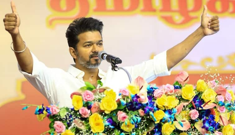 TVK Leader Vijay Speech in students award function Have fun, don't stress;  Opportunities pouring in | Vijay Speech: ஜாலியா படிங்க, ஸ்ட்ரெஸ் ஆகாதீங்க;  கொட்டிக்கிடக்கும் வாய்ப்புகள்- விஜய் ...