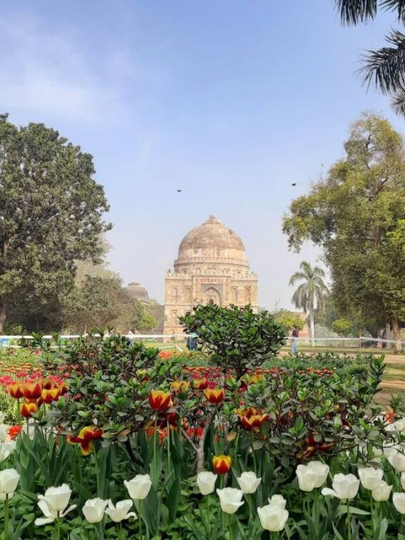 मानसून में पार्टनर के साथ घूमने के लिए दिल्ली की ये जगहें हैं रोमांटिक