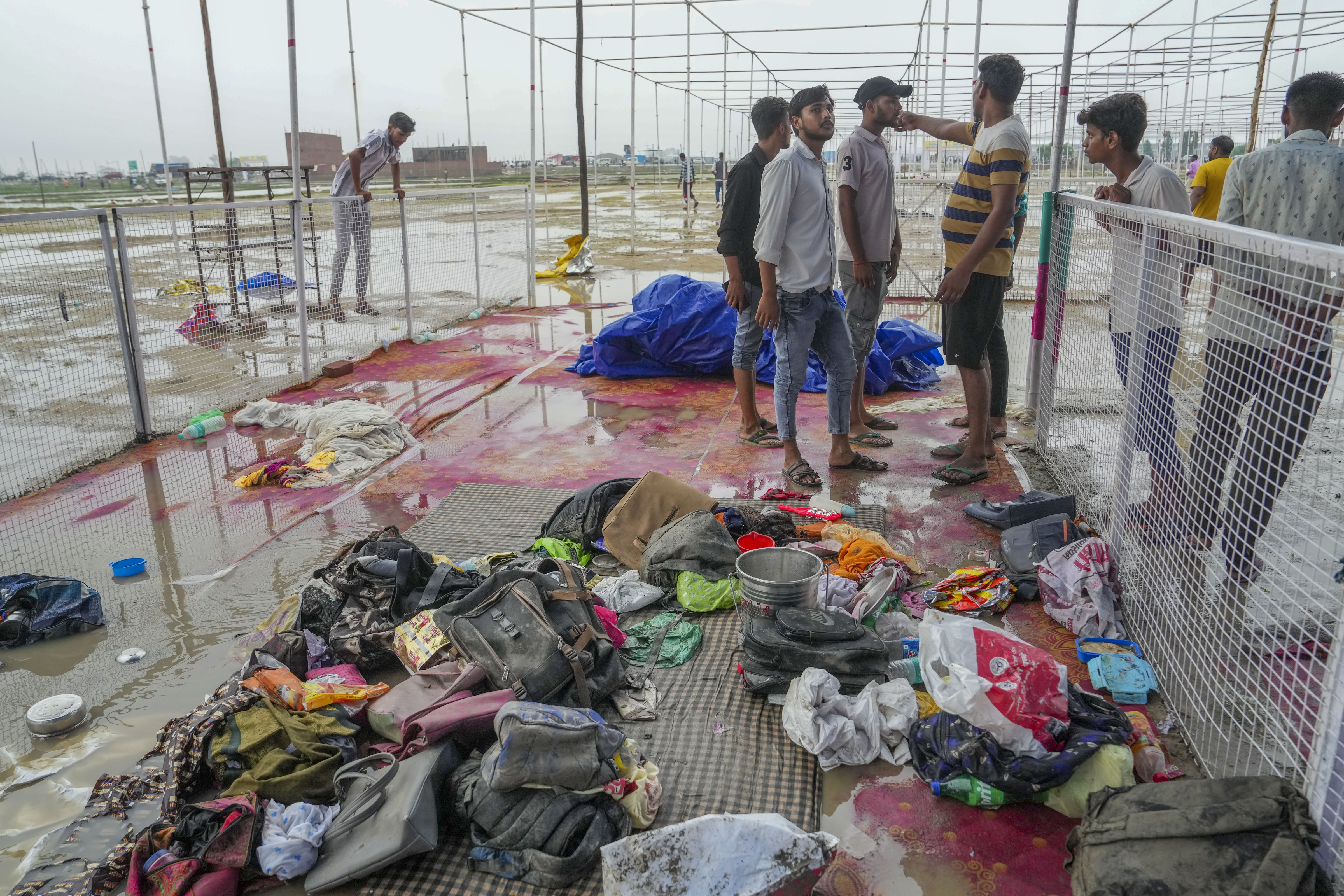 हाथरस भगदड़: लाशों की पहचान का काम जारी, जानिए-13 पॉइंट्स में सत्संग के मृत्युलोक की पूरी दास्तां