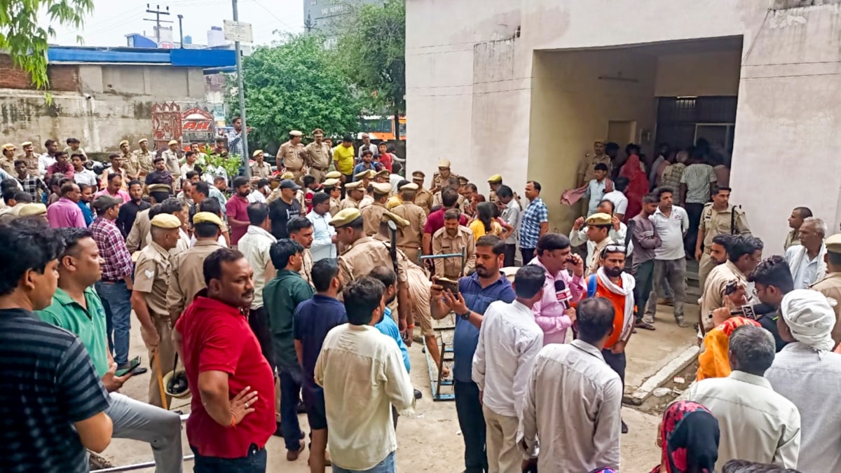 Hathras Stampede: हाथरस मामले पर संत अवध गिरी महराज के शिष्य ने जताया शोक, बोले- ‘ये बाबा नहीं पांखड़ी है’