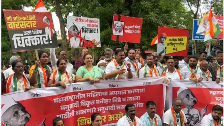 Sambhaji Bhide Contraversial Statement On Womens NCP Sharad Pawar Camp And Congress Agitation Maharashtra Marathi News 'जिजाऊंची वारसदार करते भिडेचा धिक्कार', संभाजी भिडेंच्या  'त्या’ वक्तव्याचे तीव्र पडसाद, पुण्यात राष्ट्रवादी काँग्रेस आणि काँग्रेस आक्रमक
