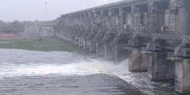 Heavy Rainfall News Bhadar 2 Dam became overflow due to heavy rain in dhoraji and near area tantra alert to river coast area Rain: ભારે વરસાદથી ધોરાજીનો ભાદર-2 ડેમ છલકાયો, નદી કાંઠાના ગામોને કરાયા એલર્ટ, હાલ 575 ક્યૂસેક પાણીની આવક