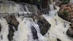 ஒகேனக்கல்லில் நீர்வரத்து அதிகரிப்பு - சுற்றுலா பயணிகளும், மசாஜ் தொழிலாளர்களும் மகிழ்ச்சி