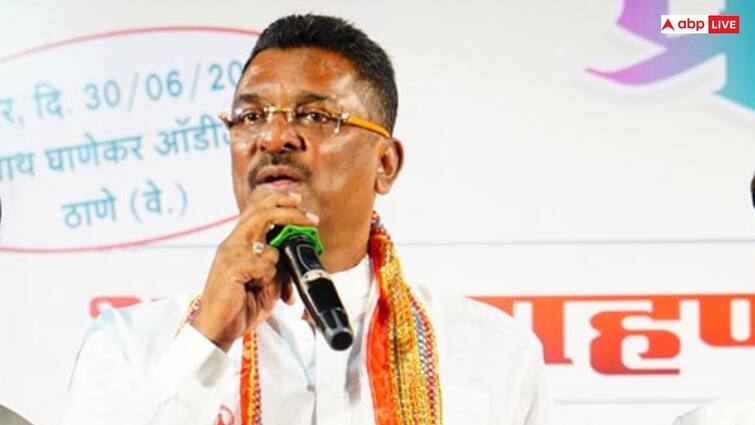 मुंबई में कॉलेज ने लागू किया ‘ड्रेस कोड’ तो भड़क गए शिवसेना विधायक, बोले- 'ये तालिबानी फतवा...' Shiv Sena MLA Pratap Sarnaik demands action against Mumbai college for enforcing dress code मुंबई में कॉलेज ने लागू किया ‘ड्रेस कोड’ तो भड़क गए शिवसेना विधायक, बोले- 'ये तालिबानी फतवा...'