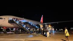 Photos: बारबाडोस से दिल्ली के लिए ट्रॉफी के साथ रवाना हुई टीम इंडिया, देखें लेटेस्ट फोटो