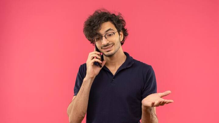 আজ থেকে ট্যারিফ বাড়ছে জিও ও এয়ারটেল দুই সংস্থারই।(প্রতীকী ছবি ঋণ - ফ্রিপিক))