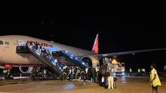 Photos: ટી-20 વર્લ્ડકપની ટ્રોફી સાથે બાર્બાડોસથી દિલ્હી આવવા રવાના થઇ ટીમ ઇન્ડિયા, જુઓ તસવીરો