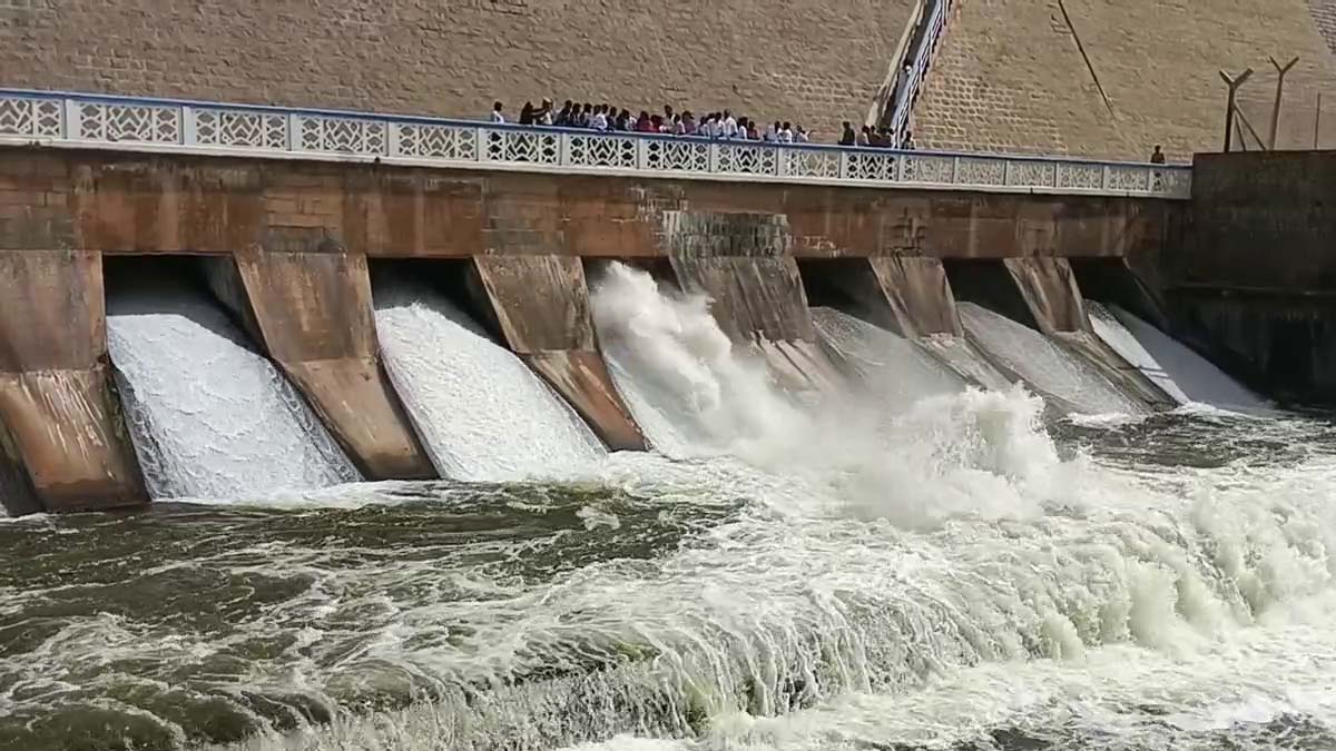 மதுரை, திண்டுக்கல் மாவட்டங்களின் பாசனத்திற்கு வைகை அணையிலிருந்து தண்ணீர் திறப்பு