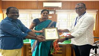 தஞ்சையில் சிறந்த மருத்துவருக்கான விருது பெற்ற கல்லுக்குளம் மருத்துவருக்கு பாராட்டு விழா