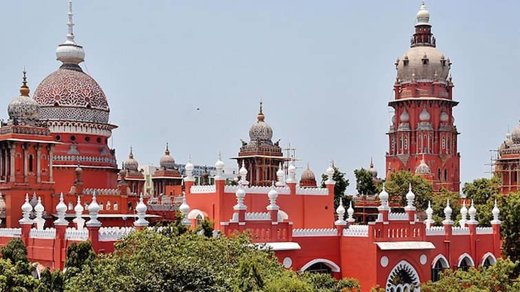Madras High Court Job Interpreter Tamil Malayalam Telugu Hindi Check the details and Apply Chennai Jobs: ரூ.2.05 லட்சம் ஊதியம்; உயர் நீதிமன்ற வேலைக்கு யாரெல்லாம் விண்ணப்பிக்கலாம்? முழு விவரம்!