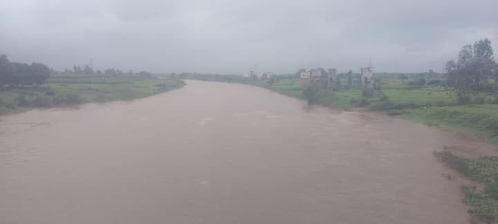 पंचगंगा नदीवरील- शिंगणापूर, राजाराम, सुर्वे, रुई, इचलकरंजी, तेरवाड व शिरोळ बंधारा पाण्याखाली आहे.