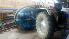 गोरखपुर में रेलवे ट्रैक पर जमा पानी निकालने आया टैंकर पलटा, प्लेटफार्म धंसने से हुए हादसा