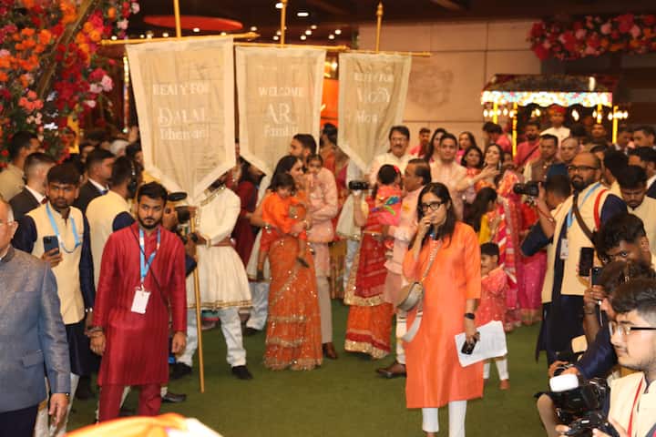As the ceremony begins in full swing, stay tunes as we bring more updates ( All Pics: Manav Manglani)