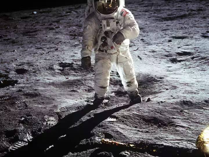 ਅਜਿਹੇ 'ਚ ਸਵਾਲ ਇਹ ਹੈ ਕਿ ਜੇਕਰ ਕੋਈ ਪੁਲਾੜ ਯਾਤਰੀ ਬਿਨਾਂ ਸਪੇਸ ਸੂਟ ਜਾਂ ਜ਼ਰੂਰੀ ਚੀਜ਼ਾਂ ਦੇ ਪੁਲਾੜ 'ਚ ਜਾਂਦਾ ਹੈ ਤਾਂ ਕੀ ਹੋਵੇਗਾ?