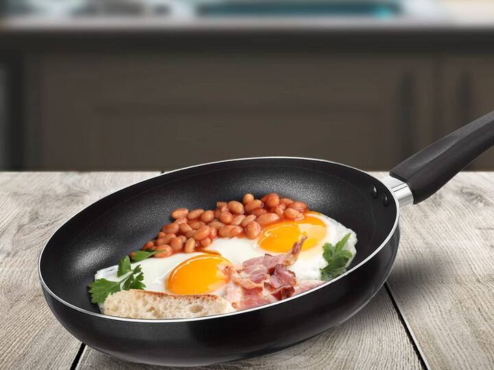 ਨਾਨ-ਸਟਿਕ ਬਰਤਨ ਧੋਣ ਵੇਲੇ ਸਾਵਧਾਨ ਰਹੋ। ਉਨ੍ਹਾਂ ਨੂੰ ਹੌਲੀ-ਹੌਲੀ ਧੋਵੋ ਅਤੇ ਠੰਡਾ ਹੋਣ ਤੋਂ ਬਾਅਦ ਹੀ ਧੋਵੋ। ਇਸ ਨਾਲ ਉਹਨਾਂ ਉੱਤੇ ਸਕਰੈਚ ਨਹੀਂ ਪੈਣਗੇ।