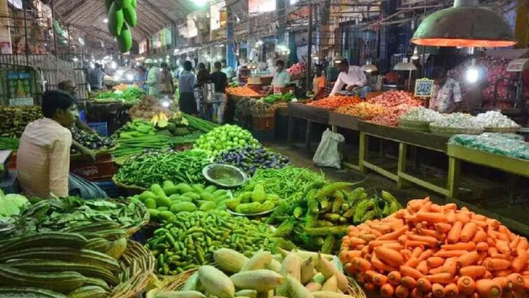 Coriander prices went down and mint prices went up in Thanjavur market - TNN இன்றைக்கு பேரன் விலை குறைஞ்சிருக்கு... நாளைக்கு தாத்தா விலை குறைவாரா?: பொதுமக்கள் செய்யும் காமெடி!!!