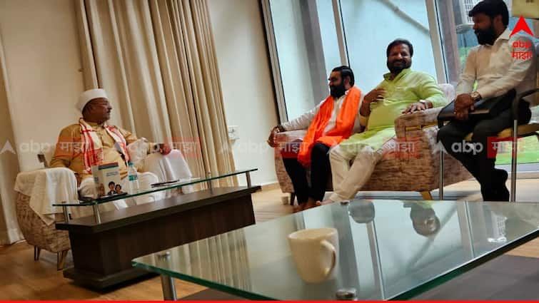 Nagesh Patil Ashtikar MLA Santosh Bangar secret meeting in Abdul Sattar Mumbai house Shiv sena Hingoli politics marathi  Shiv Sena : शिंदेंचे आमदार आणि ठाकरेंच्या खासदाराची गुप्त भेट, मराठवाड्यातील भेटीने महाराष्ट्राच्या राजकारणात खळबळ