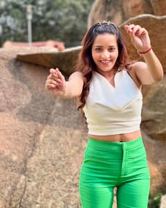 मोनालिसा से लेकर पवन सिंह तक, इन भोजपुरी सुपरस्टार्स के पास है अपनी लग्जरी कार, देखें लिस्ट