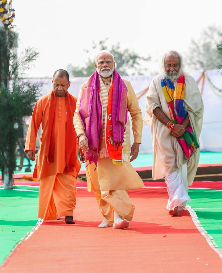 'एक्स' पर प्रधानमंत्री नरेंद्र मोदी को टैग करते आचार्य प्रमोद कृष्णम ने तंज कसा और कहा कि आपने आज कुछ 'ज्यादा' ही बालक की धुलाई कर दी.