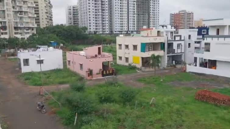 pune news 29 bungalows in Pimpri will be demolished green arbitrator orders the municipality 300 residents will be homeles Pimpari News : पिंपरीतील 29 बंगले जमीनदोस्त होणार, हरित लवादाचे पालिकेला आदेश, 300 रहिवाशी बेघर होणार?