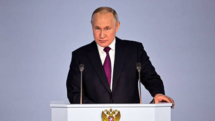 Russian President Putin, Japanese PM Kishida Categorical Condolences Over Hathras Stampede Tragedy